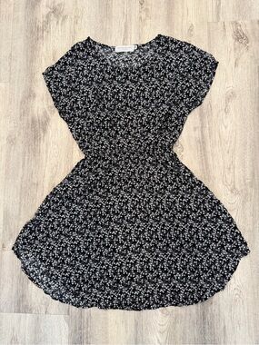 Nectar Clothing Medium Black White Floral Mini Dress 100% Rayon
